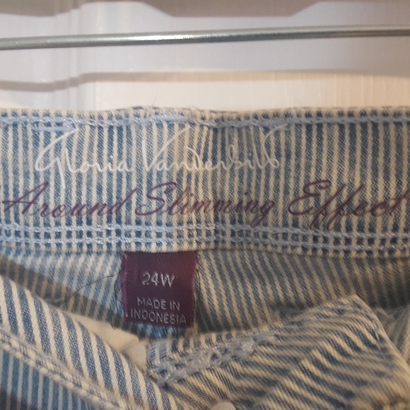 NWT Denim shorts - Picture 2 of 2